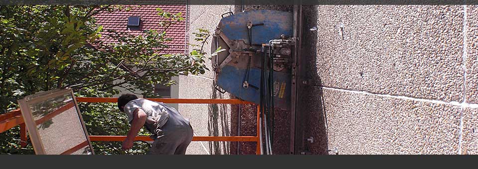 Wandsägen an einer Halle